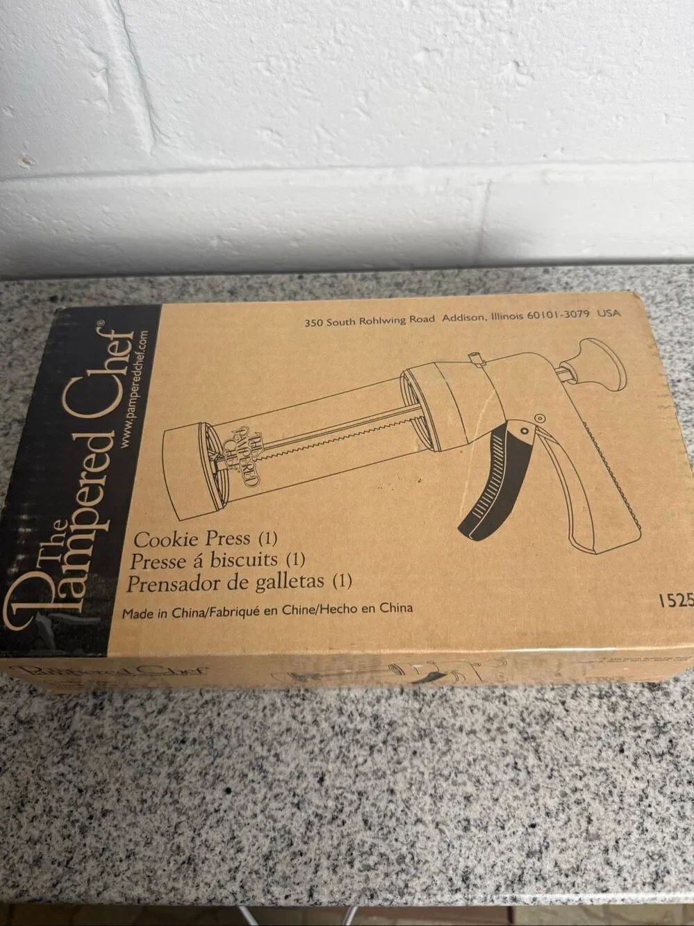 The Pampered Chef Cookie Press #1525 with 16 Discs - New In Original Box - Bakin